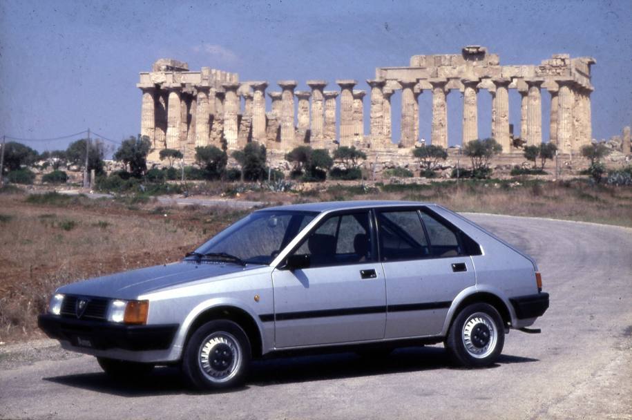 Compie 30 anni l&#39;Arna, l&#39;Alfa Romeo prodotta in partnership con Nissan dal 1983 al 1987. La collaborazione prevedeva l&#39;abbinamento tra la scocca della Cherry e la meccanica dell&#39;Alfasud. Si tratta di uno dei pi grossi disastri industriali dell&#39;automobile.  stata inserita dall&#39;Aci nel registro storico.